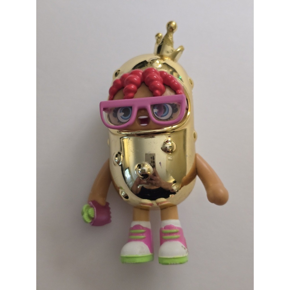 KWEENIE QUIRKY GOLD KWEEN OF PICKLES‎ FIGURINE 2023 MOOSE TOYS